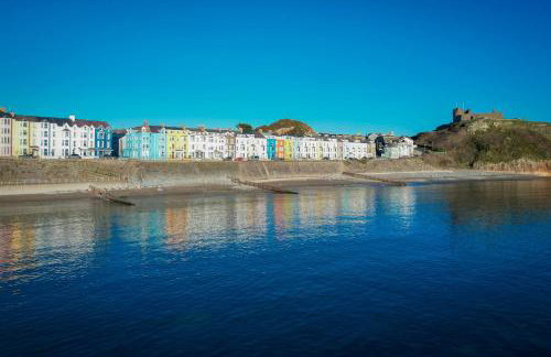 Bay View, Sleeps 18, 7 Bedrooms, 7 Bathrooms, Seafront, Criccieth - Foto 48