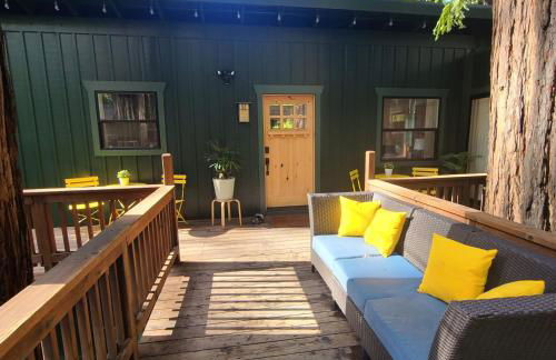 Dhyana Redwoods Fire Table Nearby River Access Ping Pong & Arcade Games - Foto 6