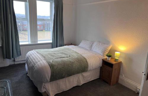 Apt - Sleeps 10 - Parking - Ideal for Contractors - Photo 26