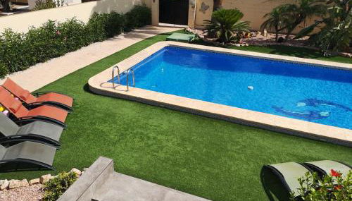 Serene mountain views Spacious garden and sole use of the 10x5m pool - Foto 4