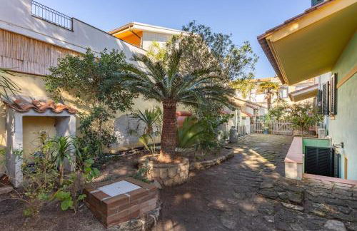 Villa Ray - Front row beachfront with garden - Foto 38