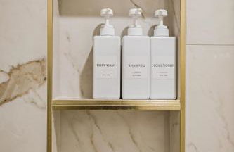 Modern Multi-Level Retreat with Rooftop Hot Tub - Foto 51