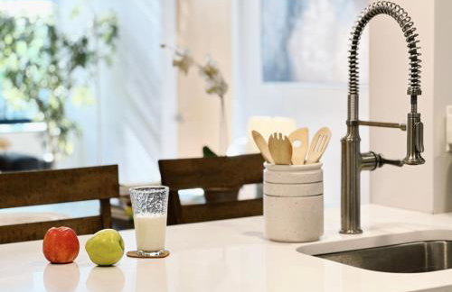 Extra-Large Downtown 5B2B Apt with Private Kitchen, Near Brown, Walk to Convention Center & PPAC - Foto 38