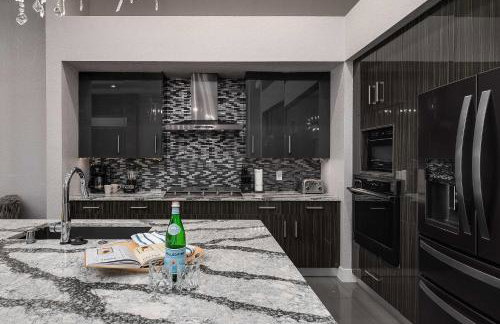 Luxury 6BR Villa w Pool & Cinema 4mi to Disney - Foto 25