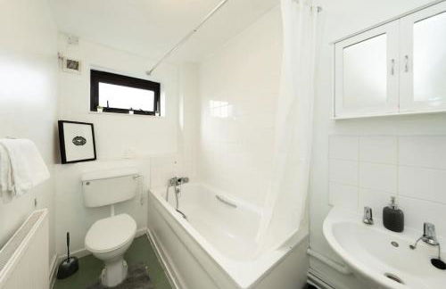 Idyllic Stylish Apartment with Fast Speed Broadband & Free Parking - Foto 18