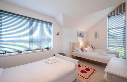 Spacious Coastal Retreat with Sea Views - Foto 44