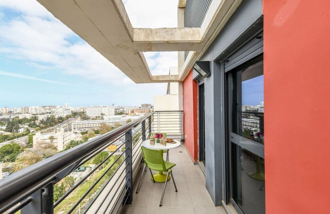 Studio apt w balcony and Kitchen - Photo 6