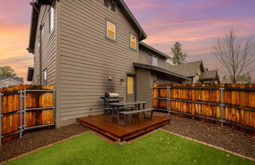 Modern Flagstaff Getaway with Mountain Charm. - Foto 29