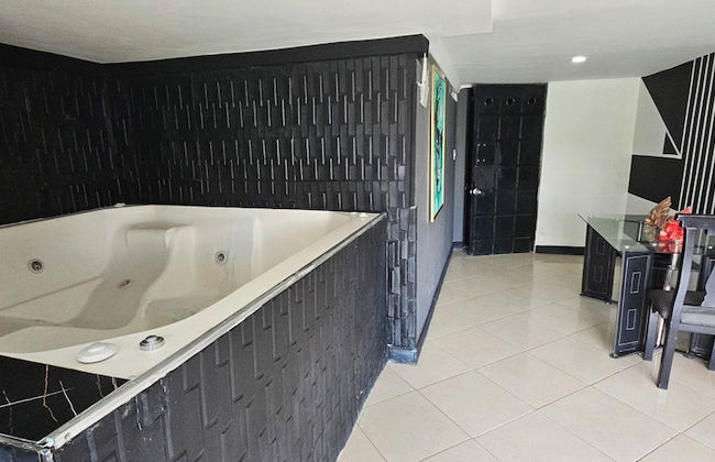 65 PROMO $ 11 Bedrooms with bathrooms Aprtmnt + 2 Jacuzzis and a rooftop pool. @Poblado - Photo $