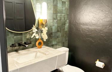 Newly Renovated 4B, 2.5 bath Lakefront home with South Grand Lake Views and dock - Foto 43