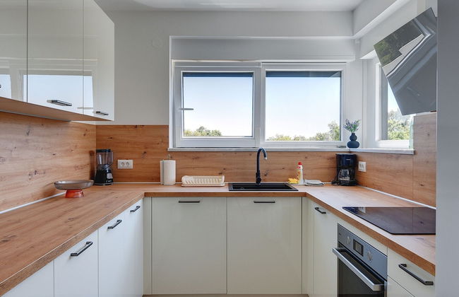 Apartment in Croatia Near Adriatic Coast - Photo 4