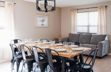 Golden Hour Getaway- Guest Favorite, 2 Min to Beach, Seasonal Pool & Arcade - Foto 40