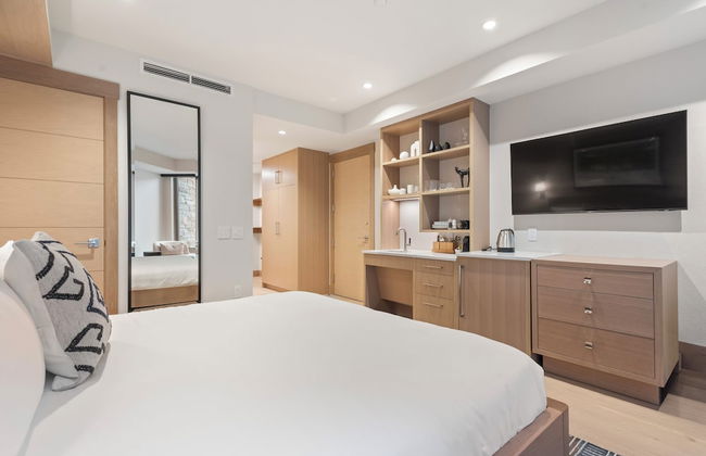 Snowmass Lux Getaway by Snowmass Vacations - Photo 4