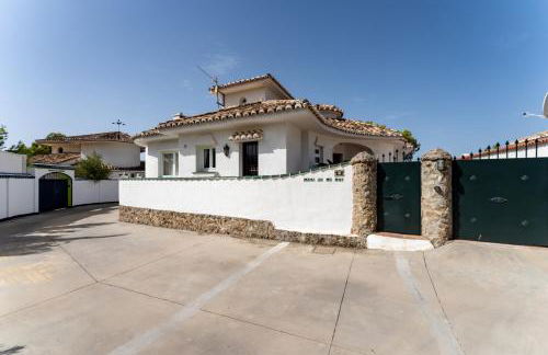 Villa with private swimming pool - Photo 29