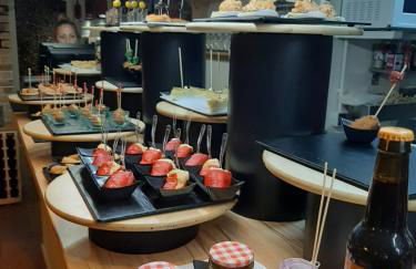 50 m de la plage! Proche du centre ville! Piscine! Vue sur mer et montagnes! Wifi! 2 vélos à disposition! - Photo 61