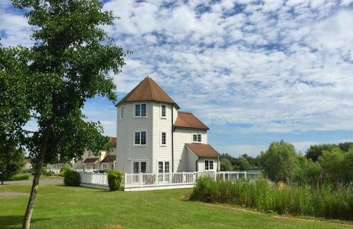 Windrush Turret Lodge - Photo 1