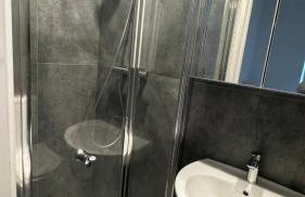 Deluxe Suite w PS5, Balcony, Netflix, Sleeps 6, ideal for relocators and professionals - Foto 7