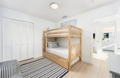 Heated Pool- MiniGolf- Fire Pit- Game Room- 1mi to Beach - Foto 24