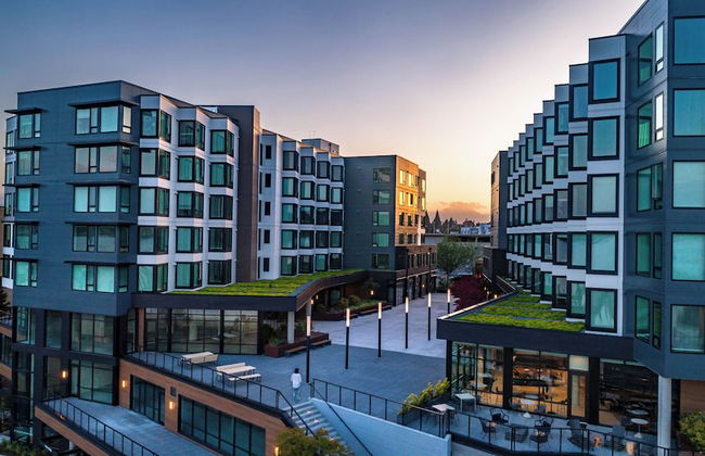 Marina Square Suites - Photo 35