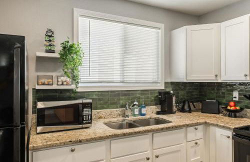 Home in Kansas City 15 mins to KCI with a KING bed and workspace - Foto 19