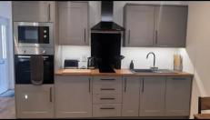 TRAMORE - self contained 1 bedroom unit - king size bed - free private parking - 3 miles from Fort William High Street - Foto 5, pet friendly, minibar