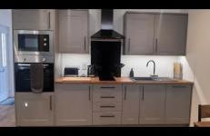 TRAMORE - self contained 1 bedroom unit - king size bed - free private parking - 3 miles from Fort William High Street - Foto 5