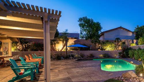 Coachella Chill: Luxury 4BR/4King Paradise Retreat - Foto 2, sunbed, Garden view