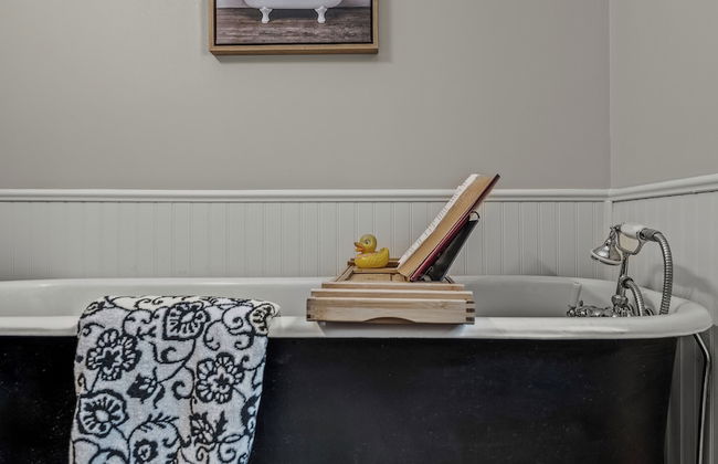 Sqyrls Nest - 3BR Retreat With a Hot Tub - Foto 36