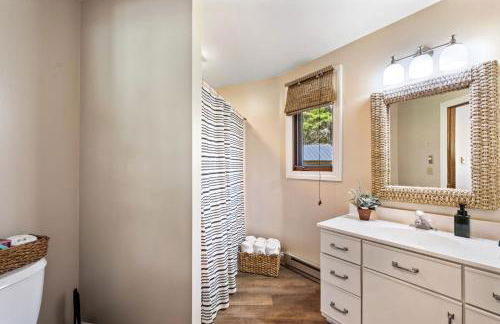 The Goat and Cherry - Dogs, Fire Pit & Hot Tub, Escape to Sister Bay! - Foto 23