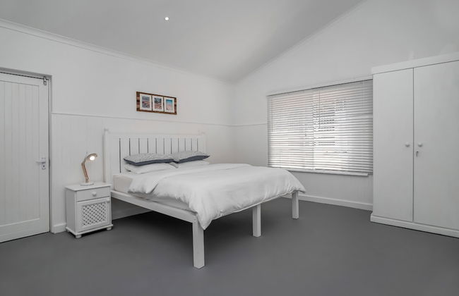 Unwind in Coastal Charm at Villa Santorini - Photo 12