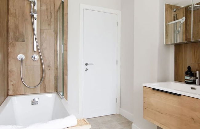 Mariners Stylish Beachside Getaway With Sea Views - Photo 21