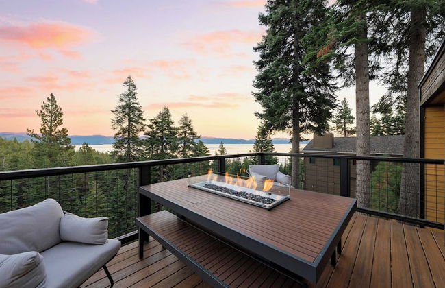 Lake View, Firepit, Game Room Remodeled Lake Tahoe Luxury Cabin by Avantstay - Foto 51