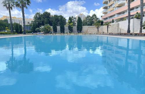 Lux Apt in Priv Condo with Pool, near Beach, Parking & Easy Access to Lisbon - Foto 14