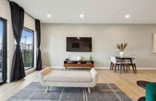 Skyline Nights in Downtown Nashville Walk to Broadway with Pool and Gym - Foto 16