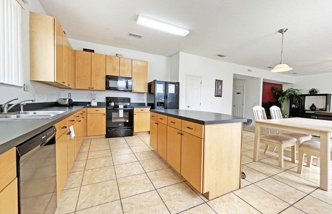 Pine Forest Chateau 5 Bedroom Home by RedAwning - Photo 14