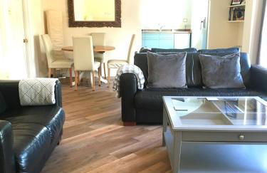 Stay at The Villa set in the grounds of a beautiful Manor House - Photo 4