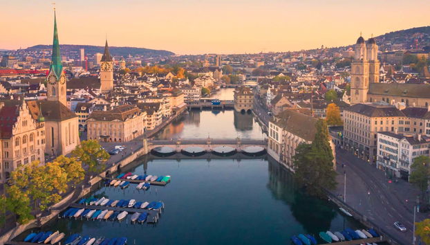 Tour di Zurigo al tramonto + Cena di fonduta