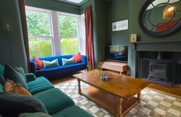 Spacious home in Leeds ideal for gatherings with free parking - Foto 53