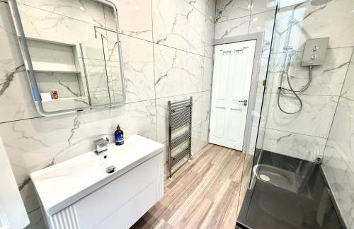 The Handy Hub Luxury Victorian Apartment - Fast WiFi & Central Edinburgh - Photo 17