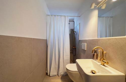 House of Hats II - Photo 17