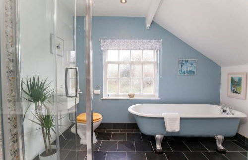 Minster House - Group Hot Tub - Photo 41