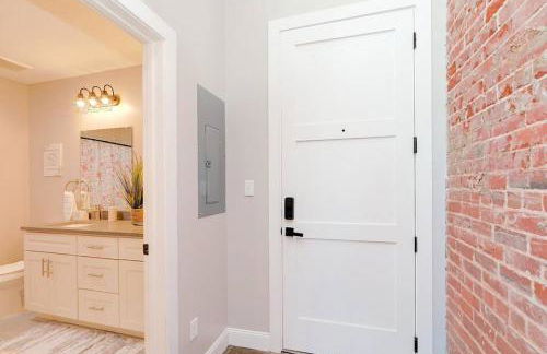 Breakfast at Tiffanys Downtown Newport News - Foto 24