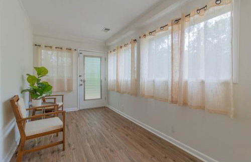 Midcentury Modern - central location to all - Foto 19