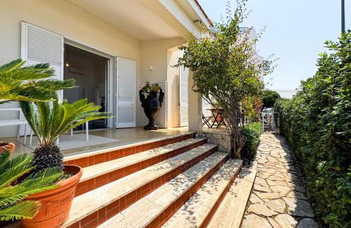 Villa Nauna - Beachfront Villa with Garden & Sea-View Terrace Santa Caterina - Marea Stays Collection - Foto 7