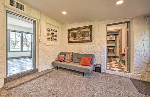 Retro Updated Blanco Abode - Steps to Main Street! - Foto 10