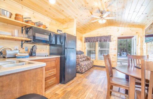 The Shooting Star Cabin #11 at Blue Spruce RV Park & Cabins - Foto 5