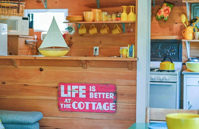 Cozy Cottage w/ Pool, BBQ and Outdoor Seating! - Photo 9