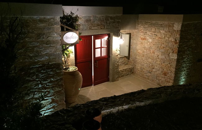 Themonies Luxury Suites - Photo 24