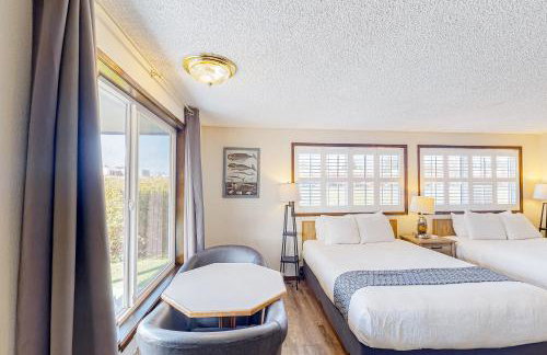 The Lamplighter Inn - Crab Shack and Whale Watching - Photo 2