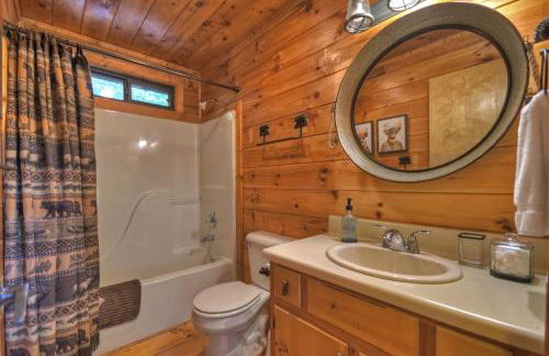 Bearfoot Ridge Wood-burning fireplace cozy hot tub serene views - Foto 41